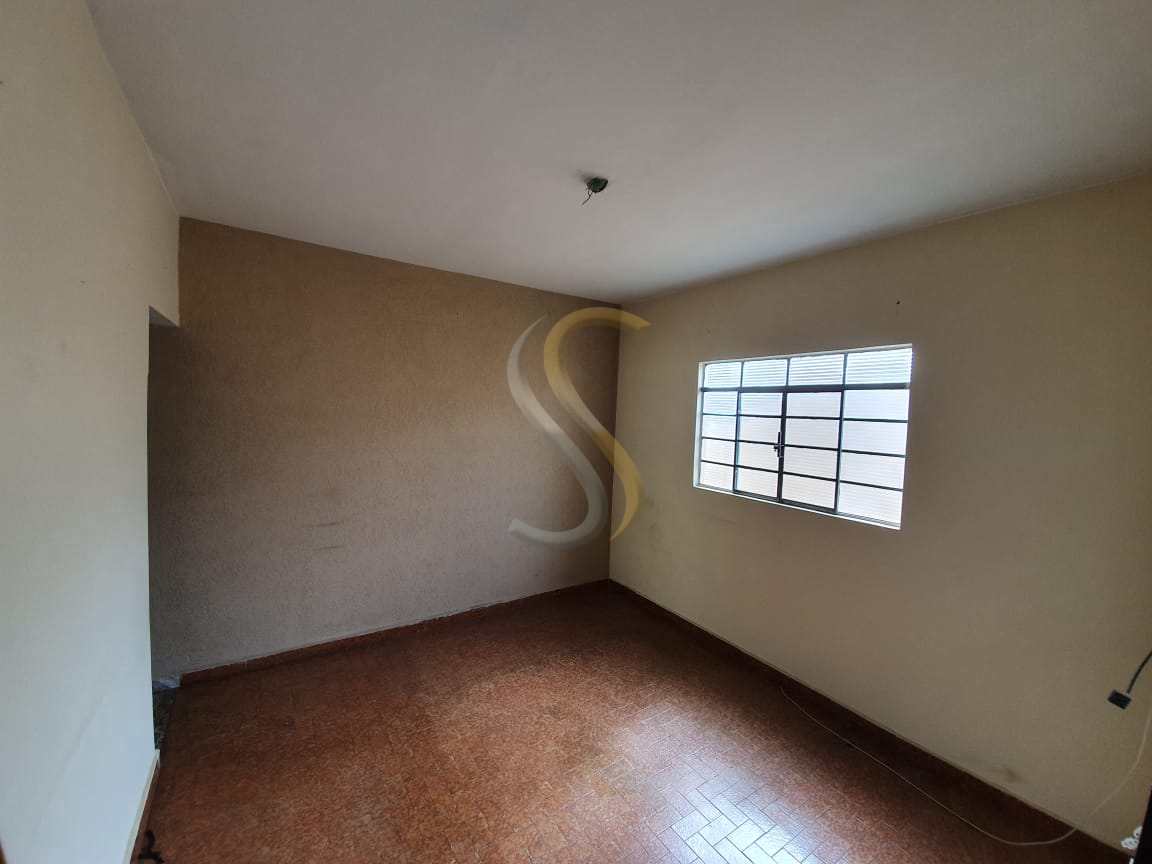 Casa à venda com 1 quarto, 220m² - Foto 2