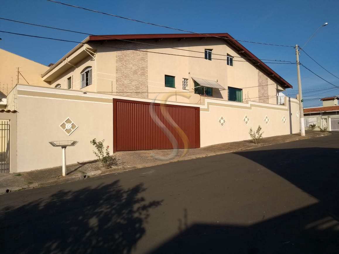 Casa à venda com 3 quartos, 360m² - Foto 1