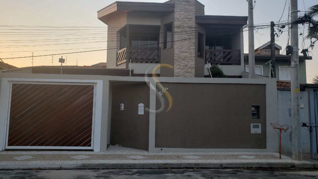 Sobrado à venda com 3 quartos, 200m² - Foto 1