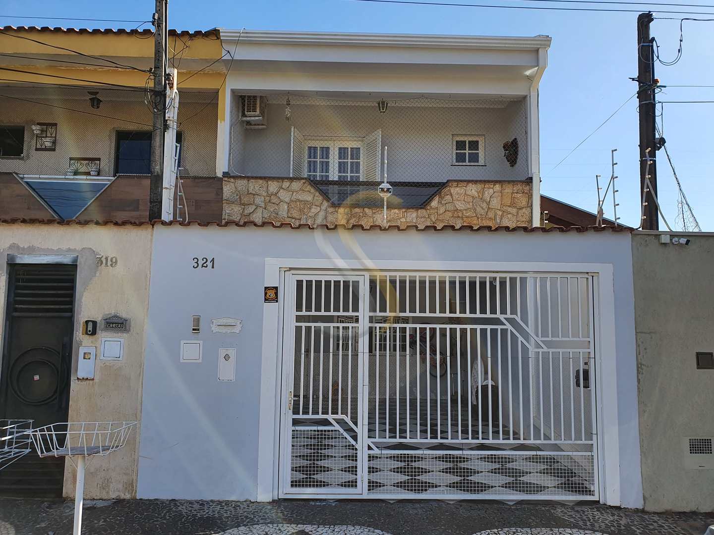 Sobrado à venda com 3 quartos, 200m² - Foto 1