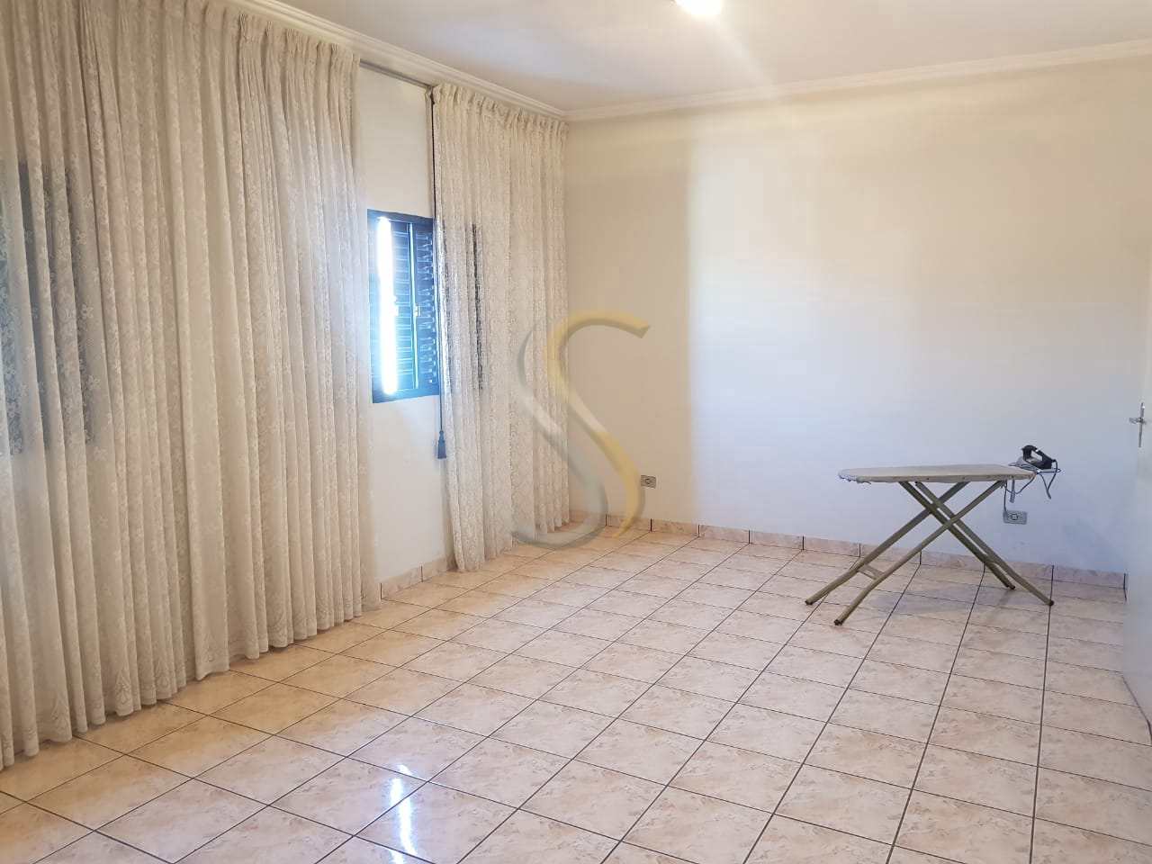 Casa à venda e aluguel com 2 quartos, 300m² - Foto 2