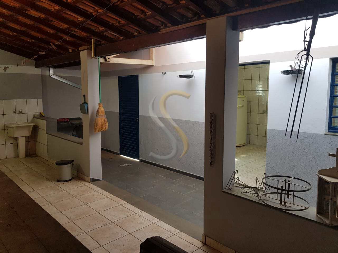 Casa à venda e aluguel com 2 quartos, 300m² - Foto 10