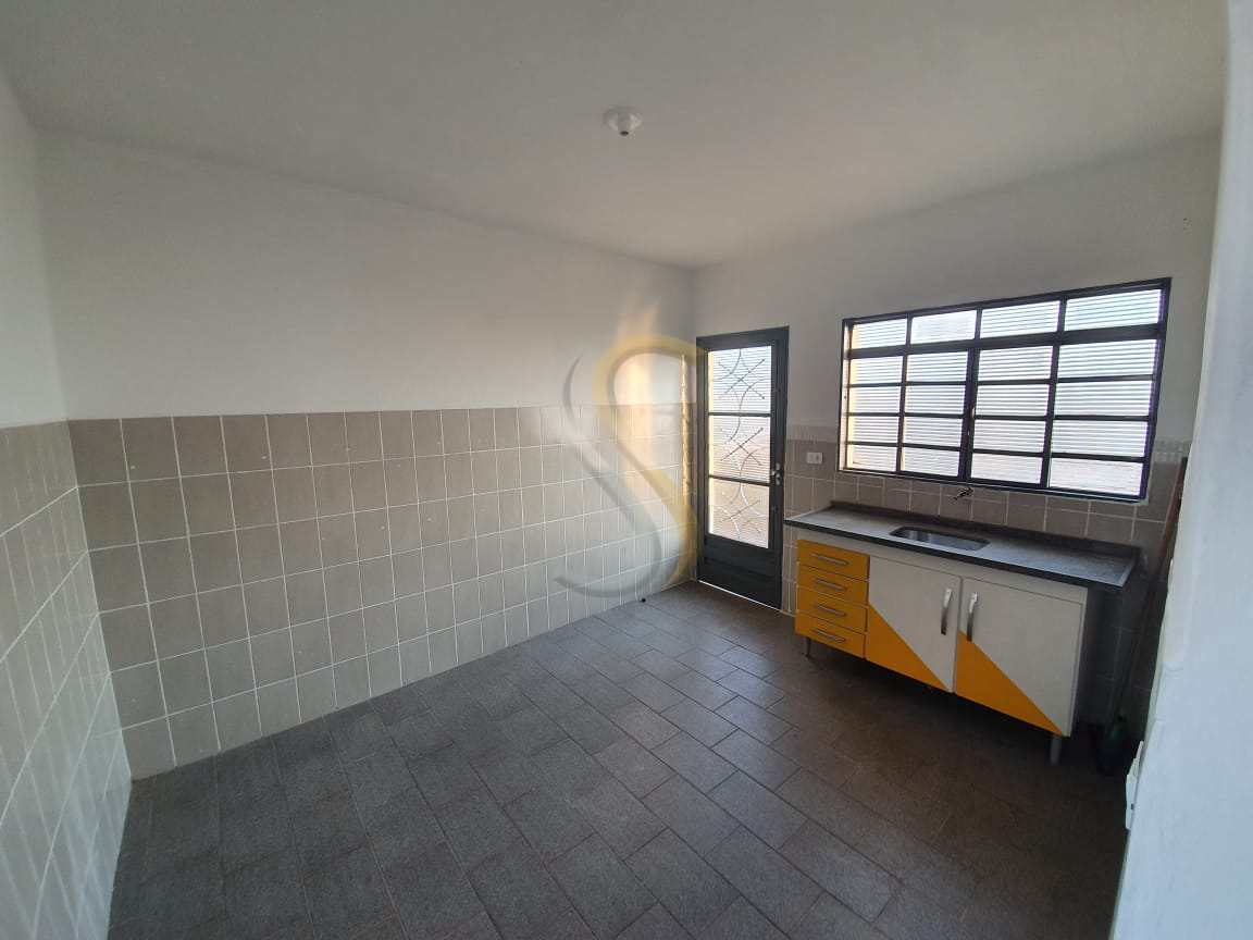 Casa para alugar com 3 quartos, 100m² - Foto 4