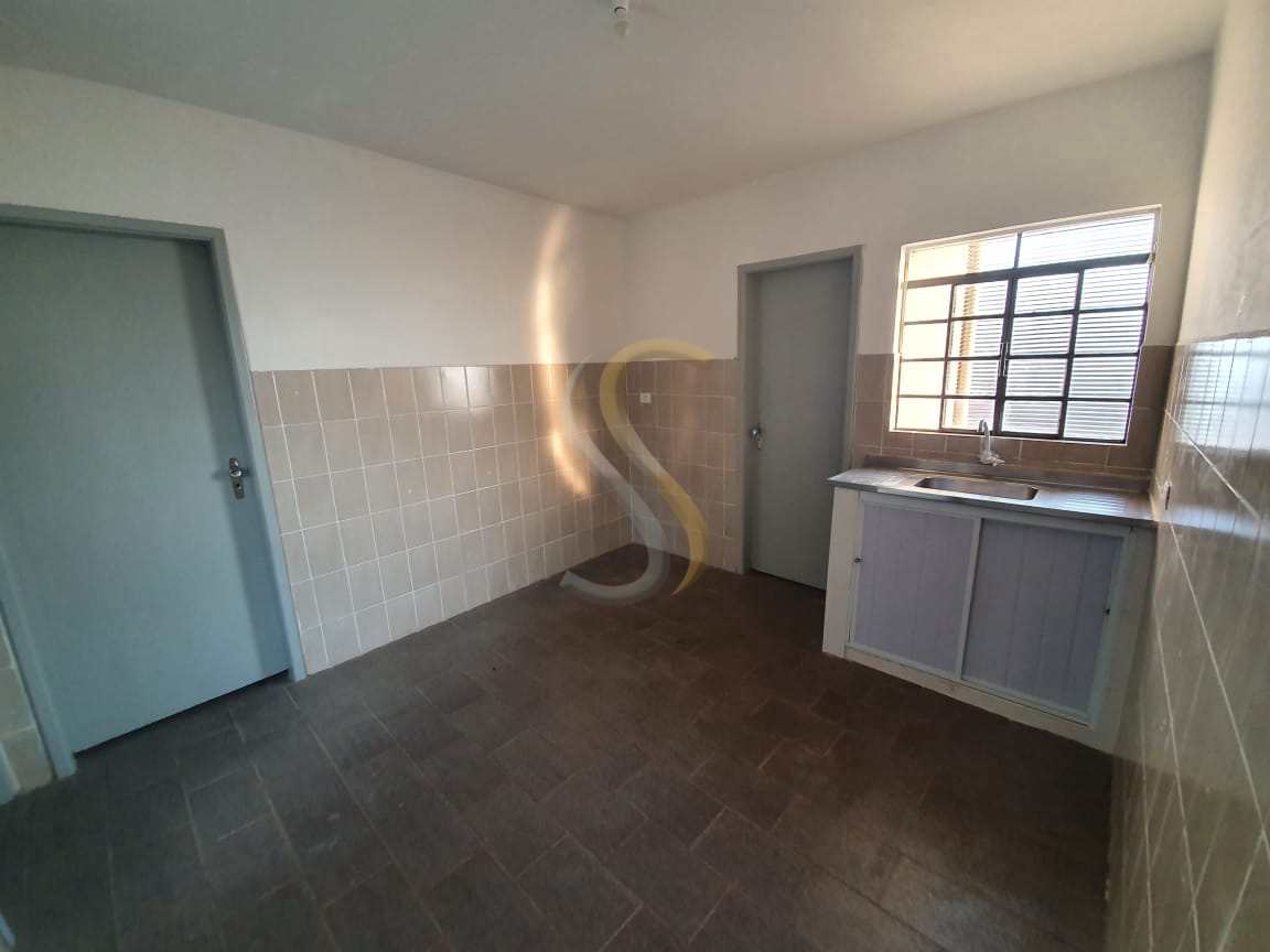 Casa para alugar com 3 quartos, 100m² - Foto 4