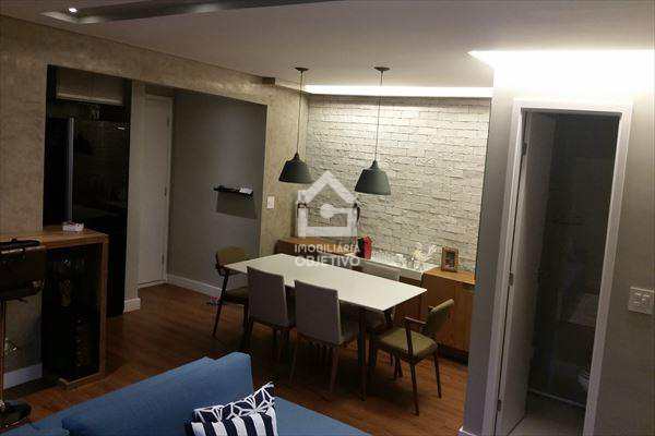 Apartamento à venda com 2 quartos, 70m² - Foto 2