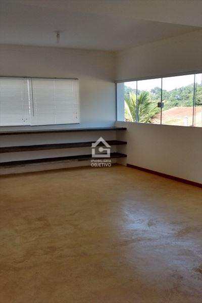 Sobrado à venda com 3 quartos, 300m² - Foto 1