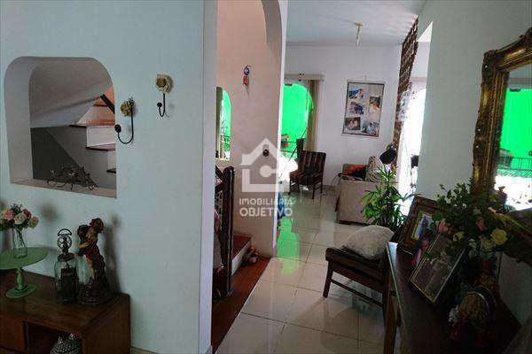 Casa à venda com 4 quartos, 300m² - Foto 1