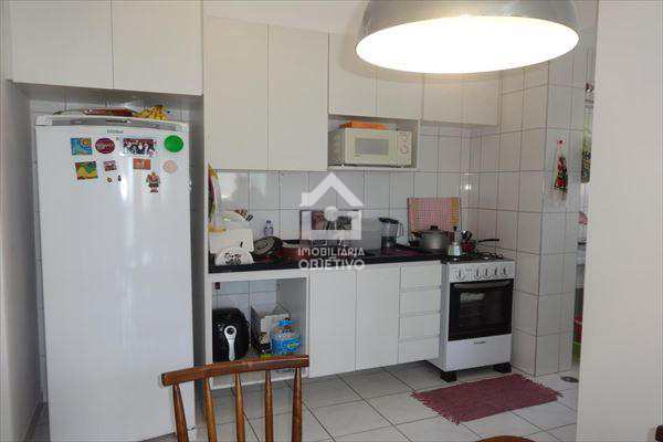 Apartamento à venda com 2 quartos, 68m² - Foto 3