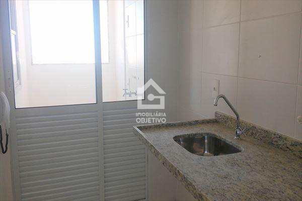 Apartamento à venda com 2 quartos, 64m² - Foto 3