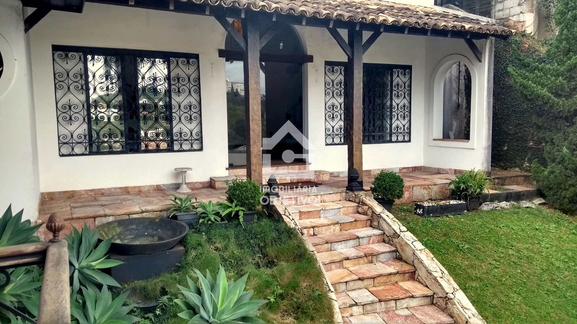 Casa à venda e aluguel com 4 quartos, 650m² - Foto 3