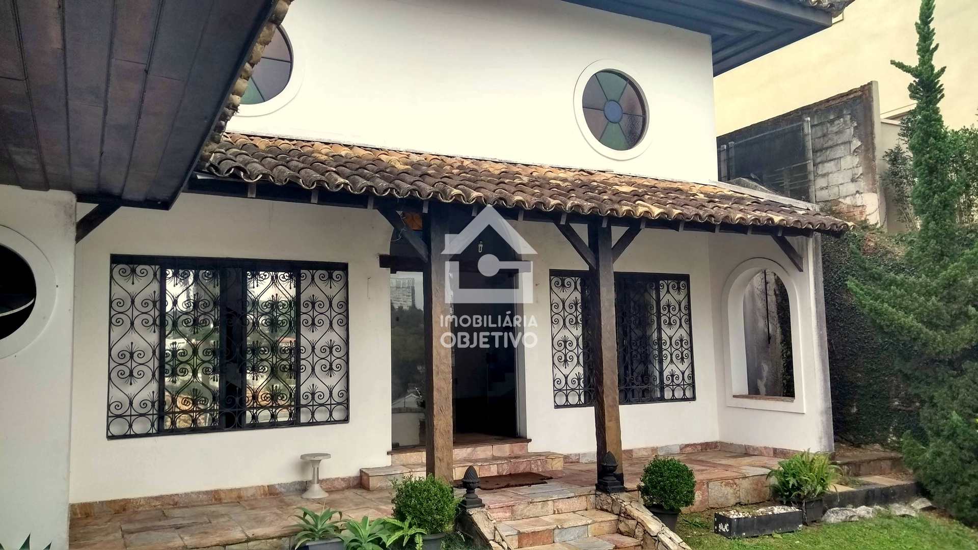 Casa à venda e aluguel com 4 quartos, 650m² - Foto 2