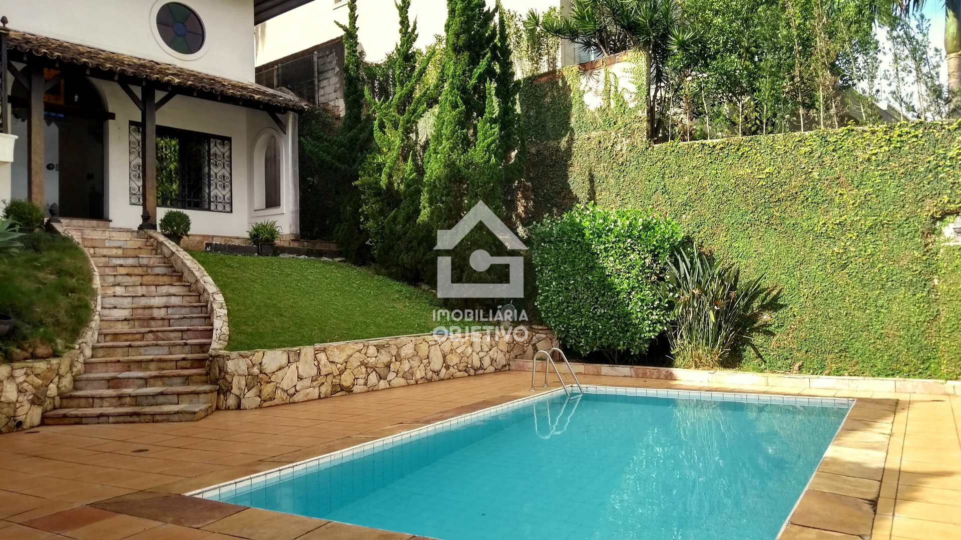 Casa à venda e aluguel com 4 quartos, 650m² - Foto 1