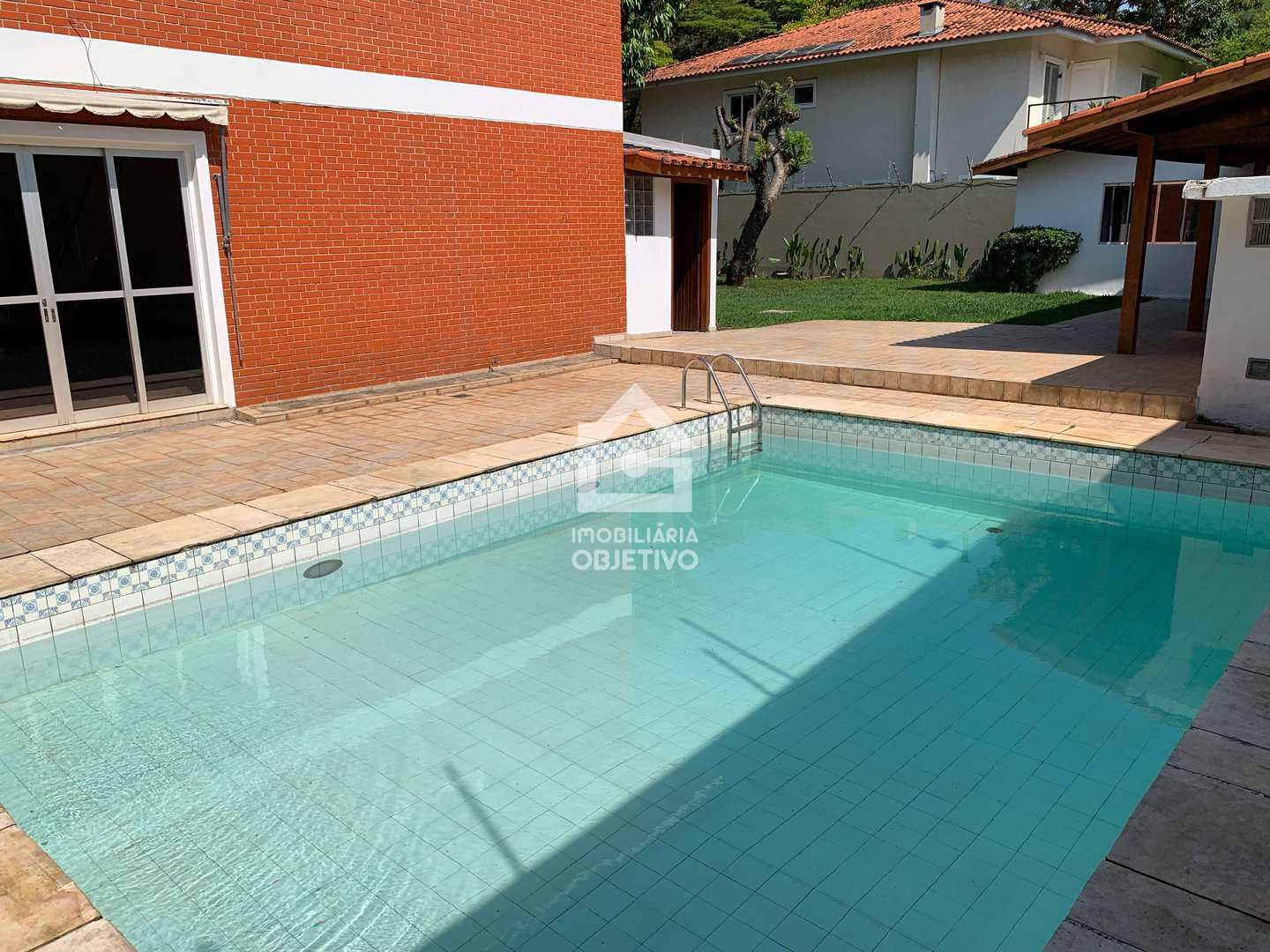 Casa à venda e aluguel com 4 quartos, 900m² - Foto 2