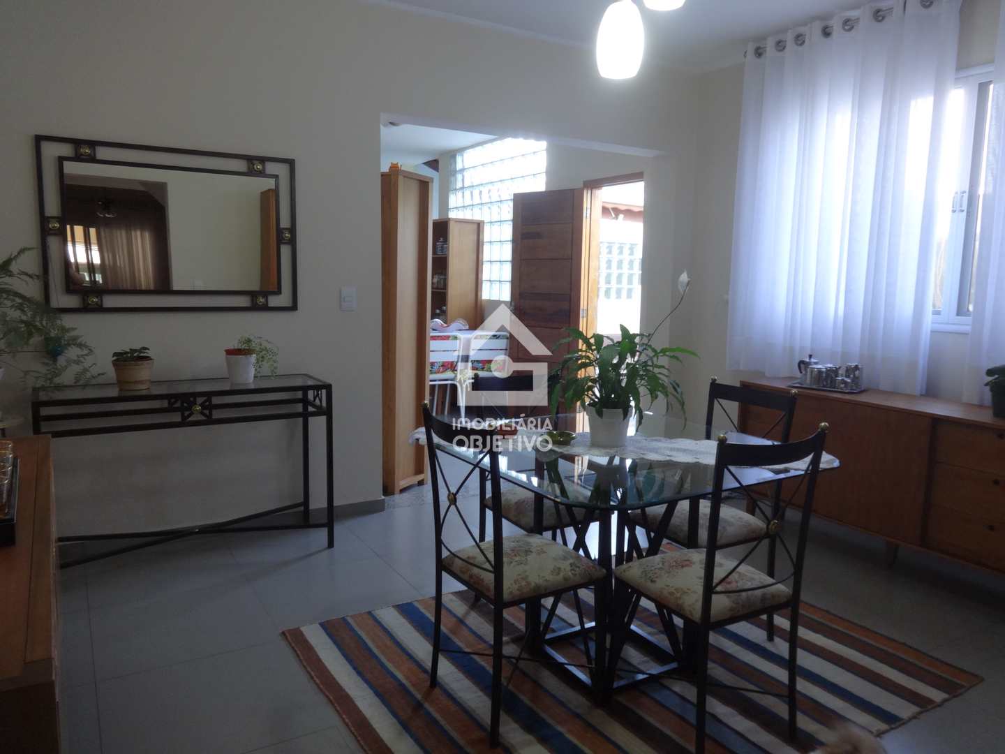 Casa à venda com 3 quartos, 220m² - Foto 1