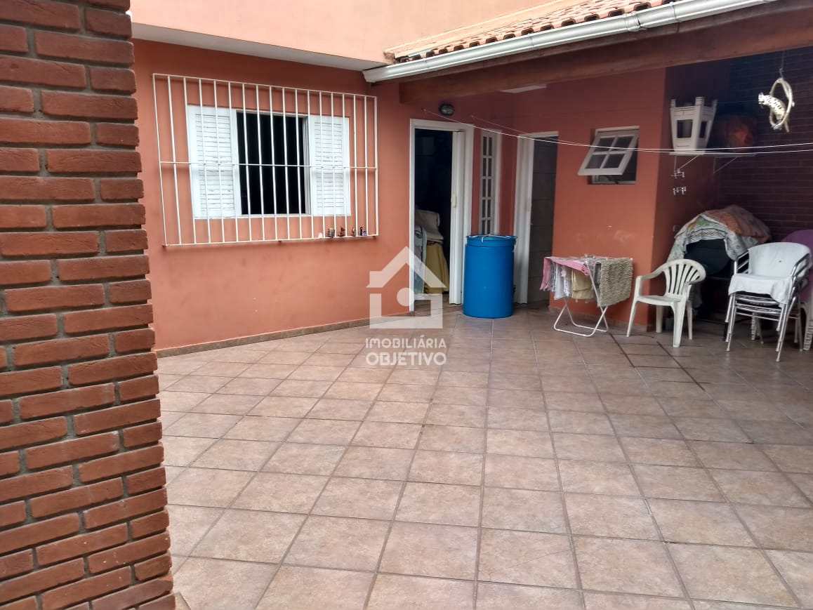 Casa à venda com 3 quartos, 190m² - Foto 1