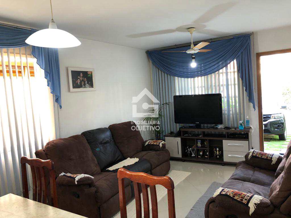 Casa à venda com 2 quartos, 150m² - Foto 1