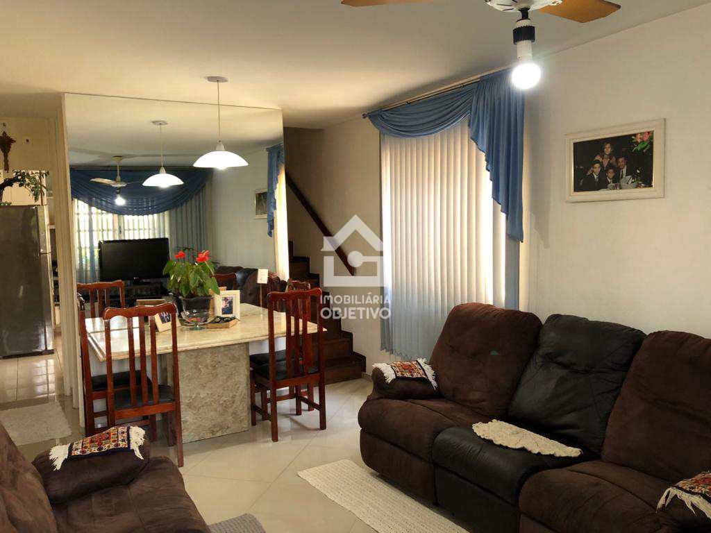 Casa à venda com 2 quartos, 150m² - Foto 2