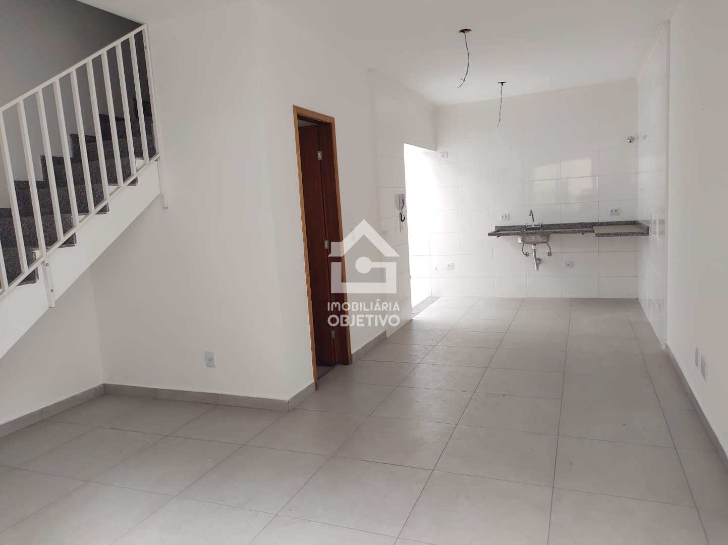 Sobrado à venda com 2 quartos, 300m² - Foto 1