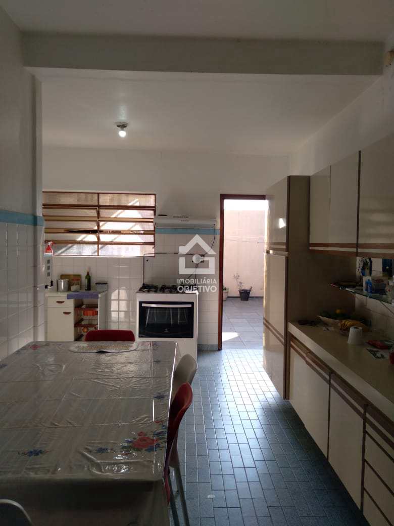Casa à venda com 4 quartos, 250m² - Foto 9