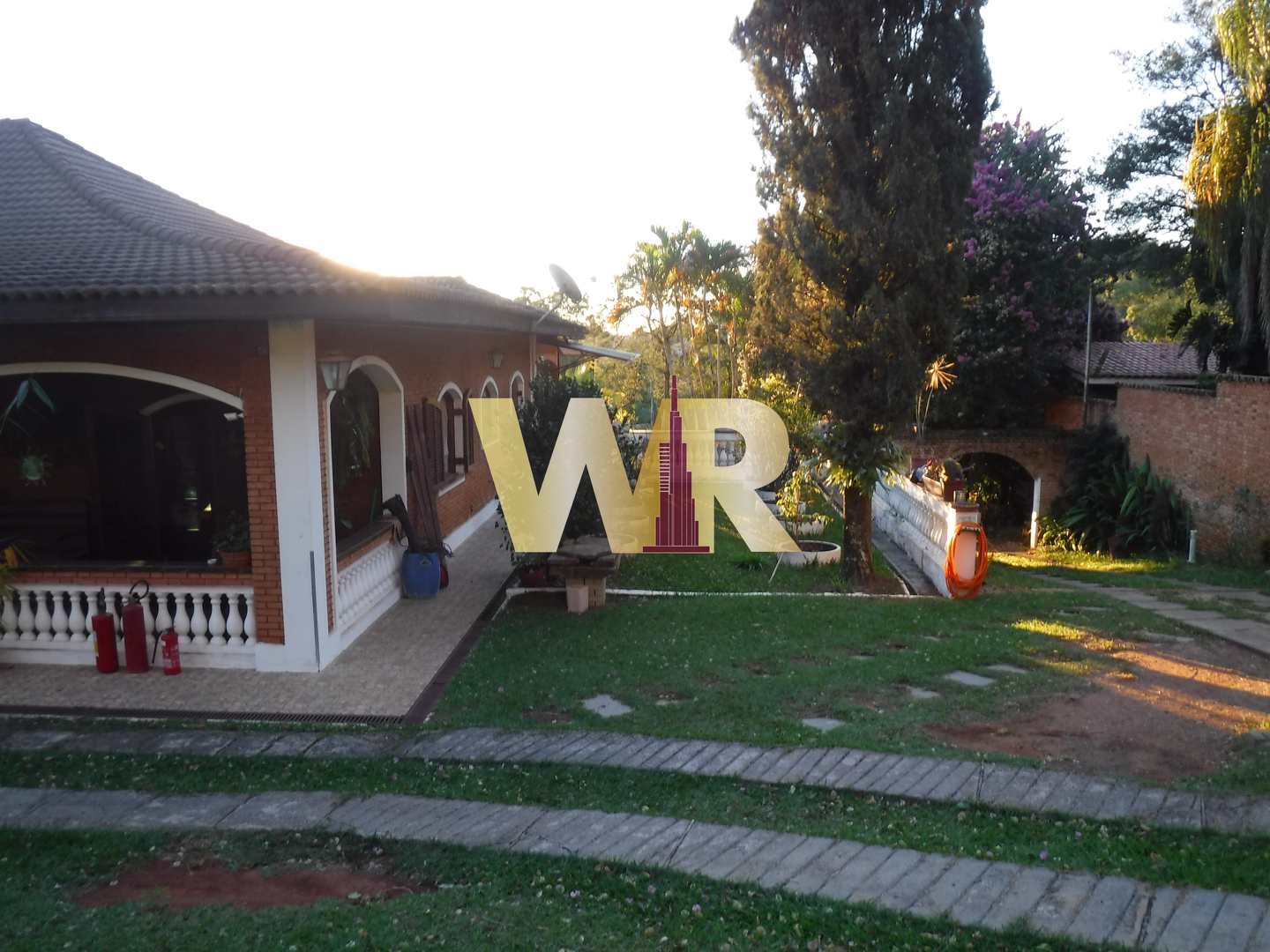 Chácara com 3 dorms, Jardim Estância Brasil, Atibaia - R$ 1.8 mi, Cod: 568