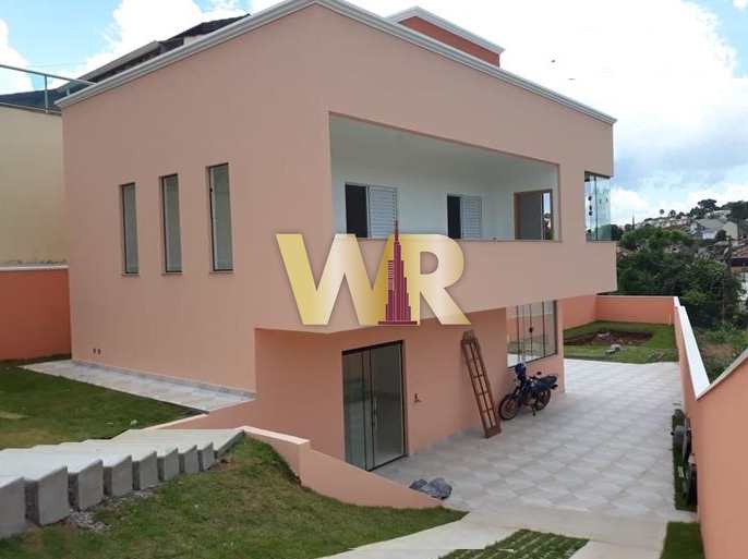 Casa à venda com 4 quartos, 170m² - Foto 1