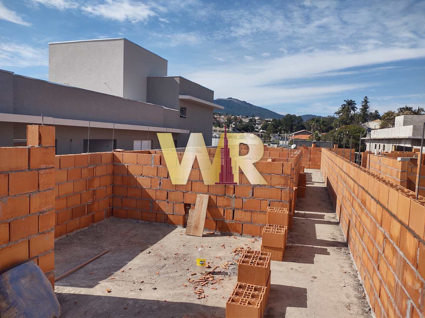 Casa com 3 dorms, Jardim do Lago, Atibaia - R$ 685 mil, Cod: 2398