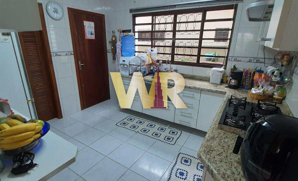 Casa à venda com 3 quartos, 300m² - Foto 18