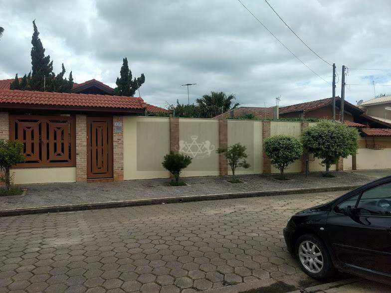 Casa com 3 dorms, Jardim Britânia, Caraguatatuba - R$ 1.2 mi, Cod: 137