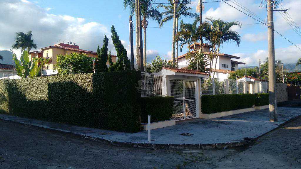 Casa com 5 dorms, 2 lotes,Indaiá, Caraguatatuba - R$ 950 mil