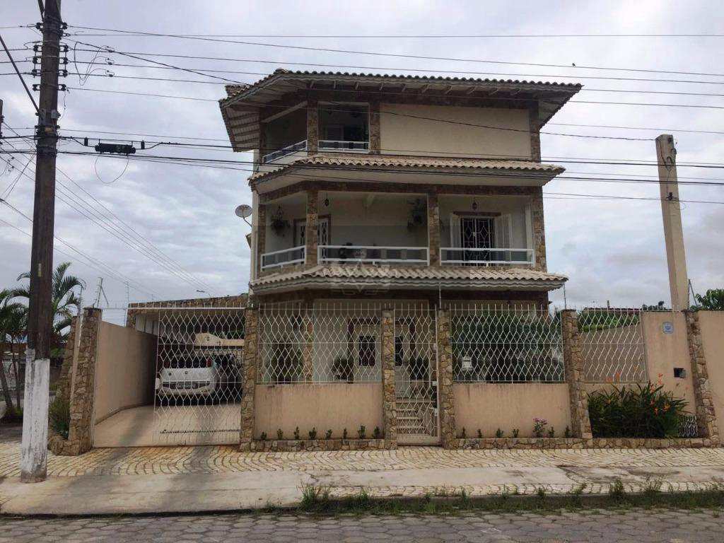 Sobrado com 4 dorms, Indaiá, Caraguatatuba - R$ 1.2 mi, Cod: 421