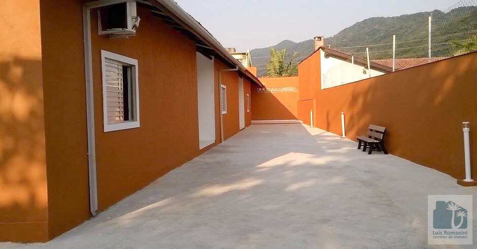 Casa de Condomínio à venda com 6 quartos, 180m² - Foto 1