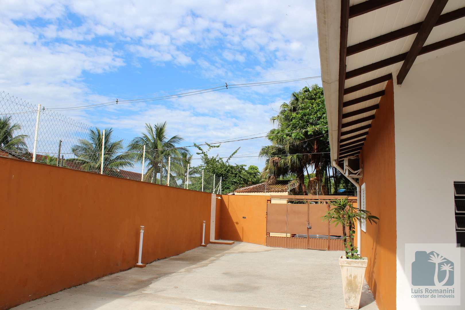 Casa de Condomínio à venda com 6 quartos, 180m² - Foto 2