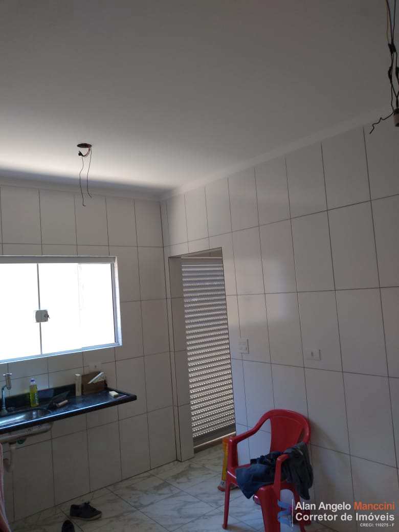 Casa à venda com 2 quartos, 61m² - Foto 4