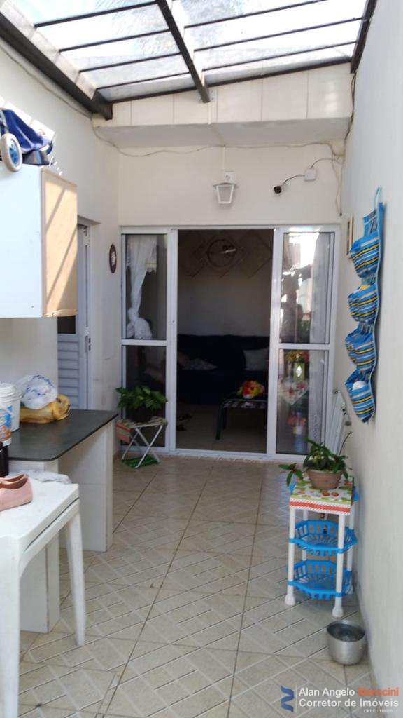 Casa à venda com 2 quartos, 180m² - Foto 3