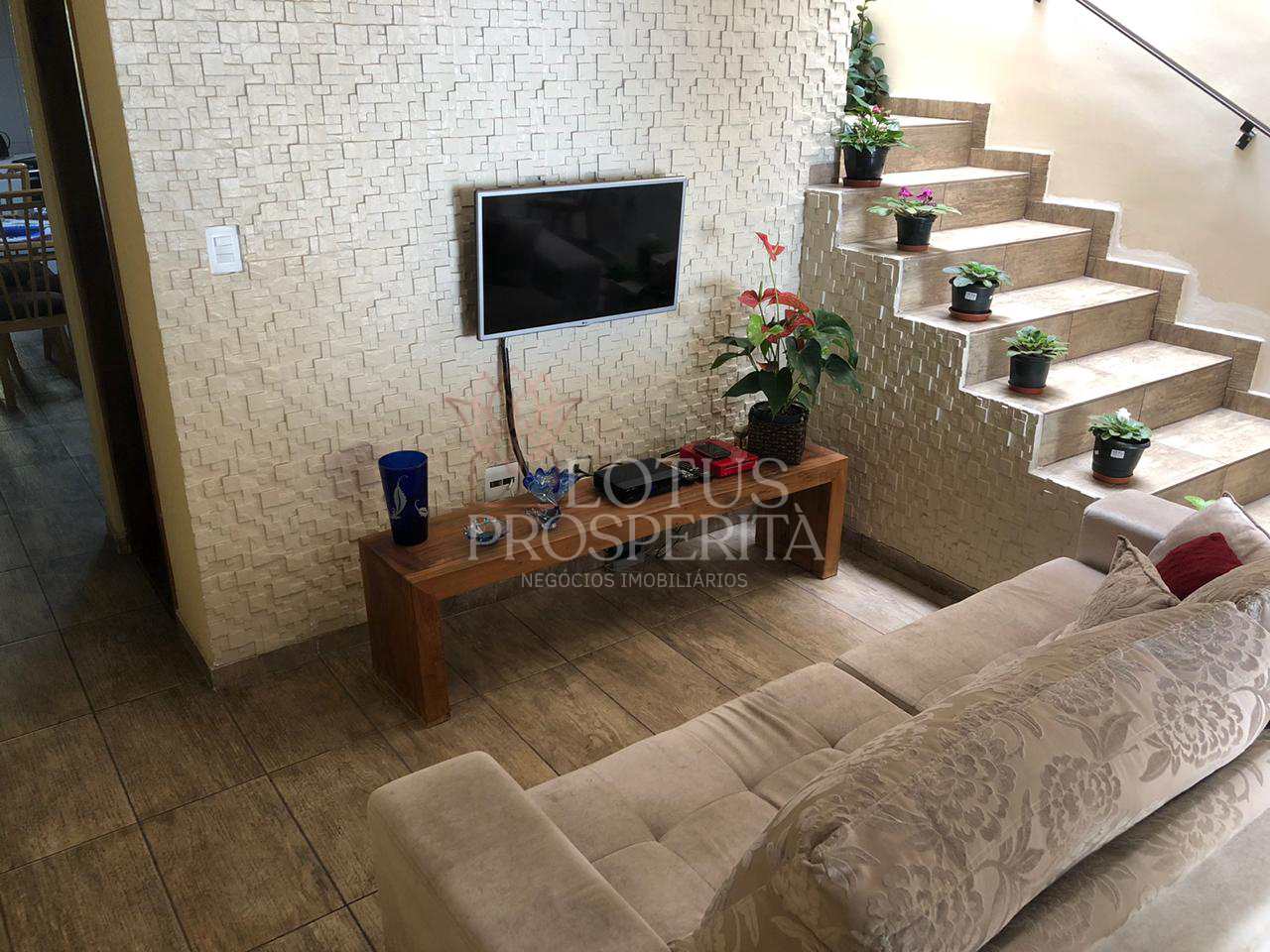 Sobrado à venda com 4 quartos, 240m² - Foto 1