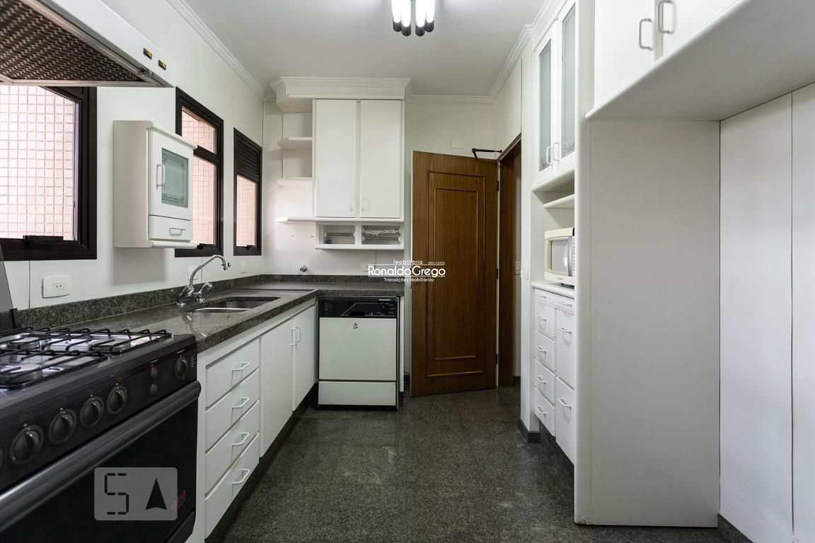 Apartamento à venda com 4 quartos, 235m² - Foto 7