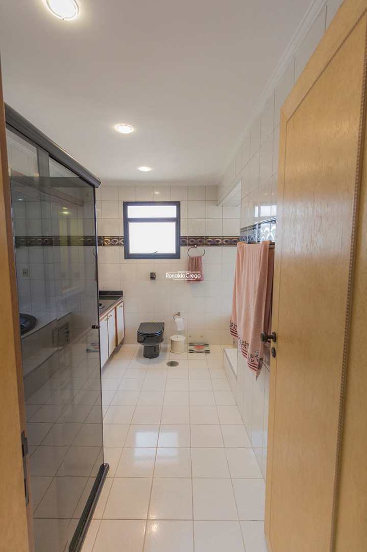 Apartamento para alugar com 6 quartos, 380m² - Foto 41