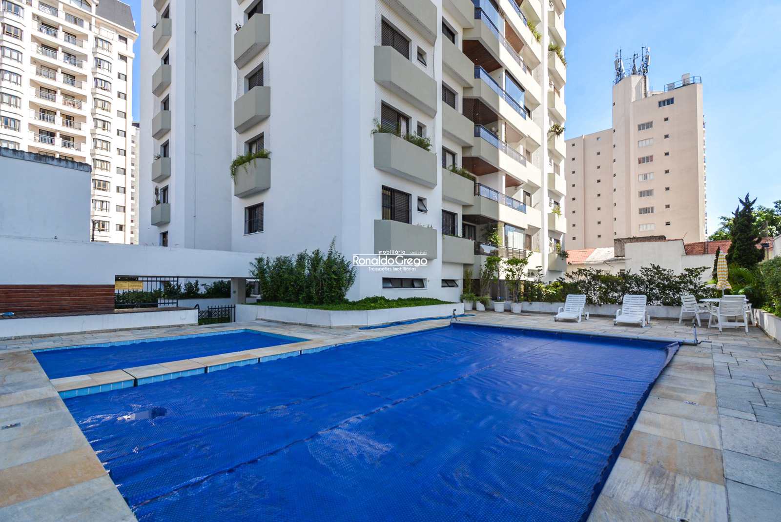 Apartamento à venda com 3 quartos, 95m² - Foto 2