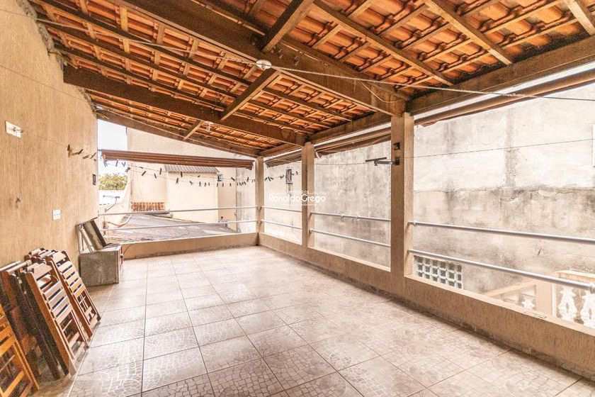 Casa à venda com 5 quartos, 235m² - Foto 1