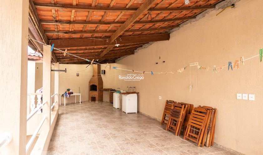 Casa à venda com 5 quartos, 235m² - Foto 18