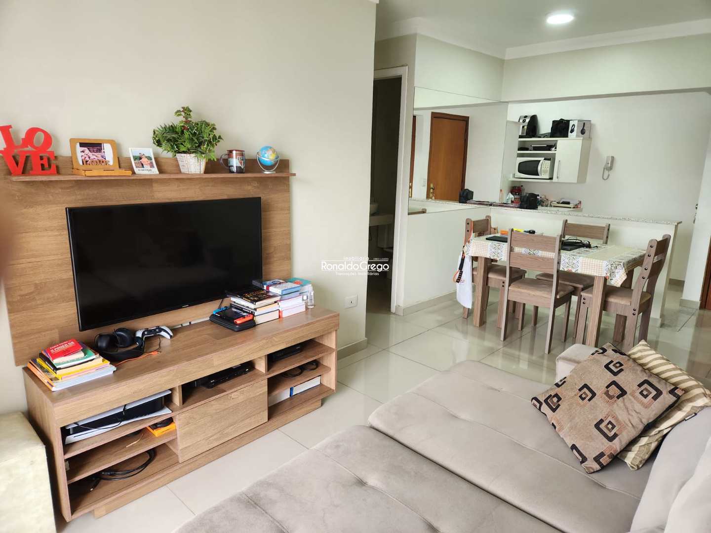 Apartamento à venda com 3 quartos, 230m² - Foto 1