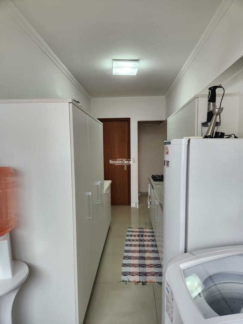 Apartamento à venda com 3 quartos, 230m² - Foto 4