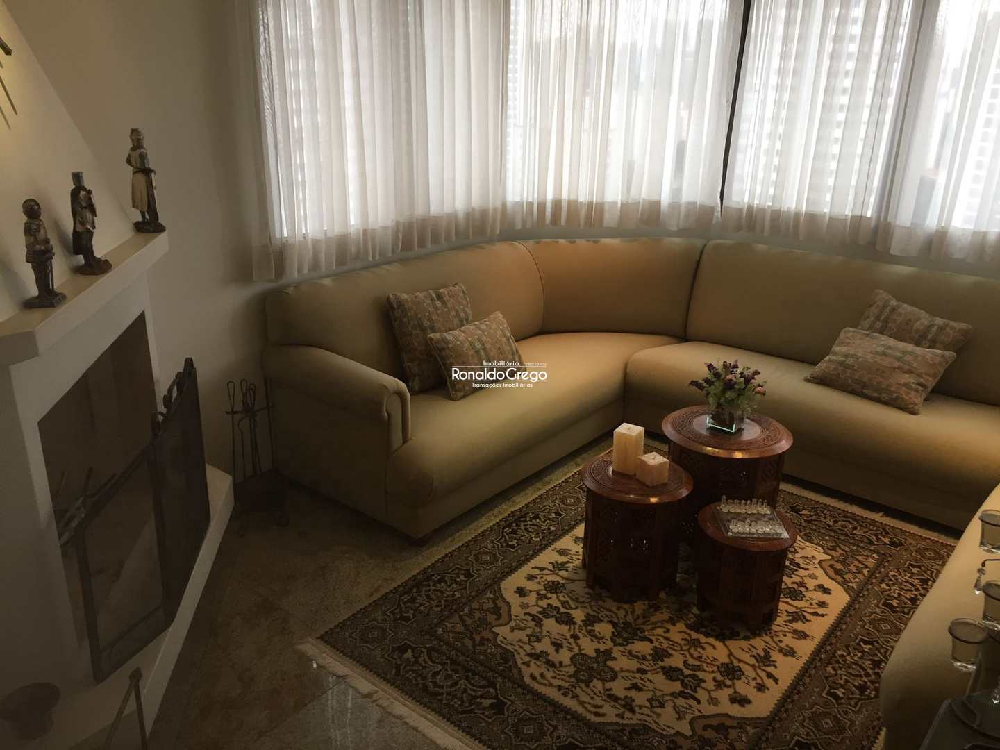 Apartamento à venda com 4 quartos, 200m² - Foto 2