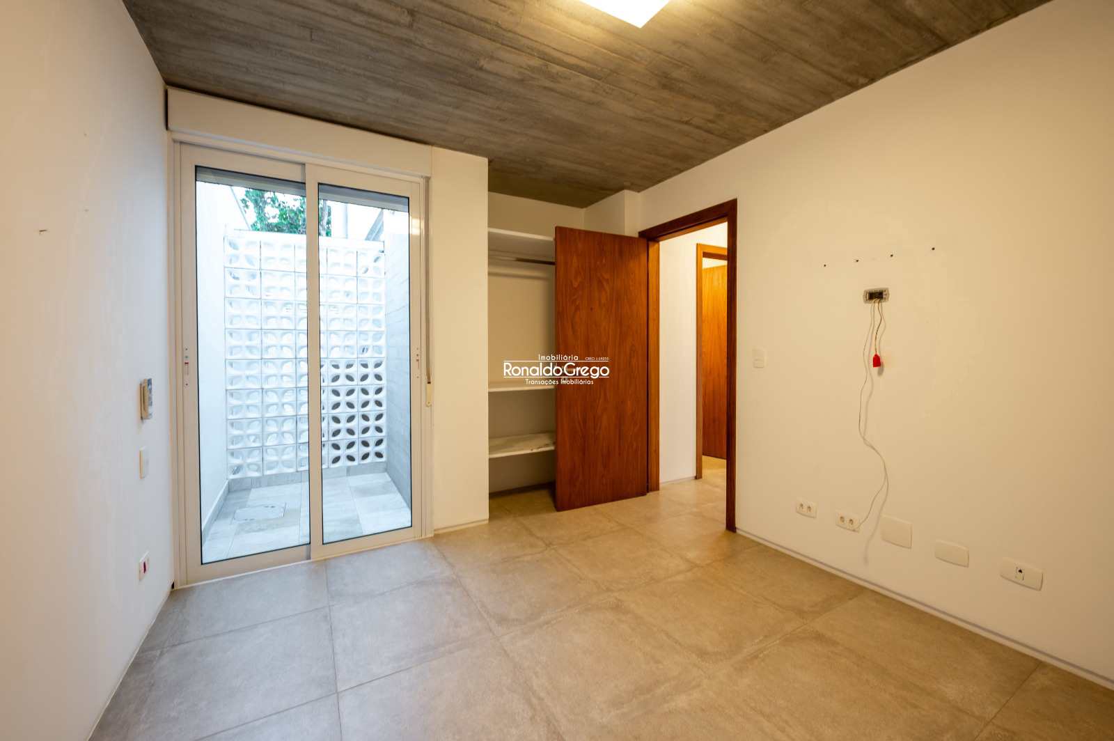 Casa à venda com 4 quartos, 388m² - Foto 9