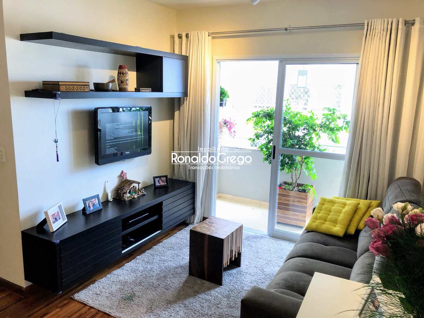Apartamento com 3 dorms, 1 suíte 2 vagas. Varanda na Saúde,