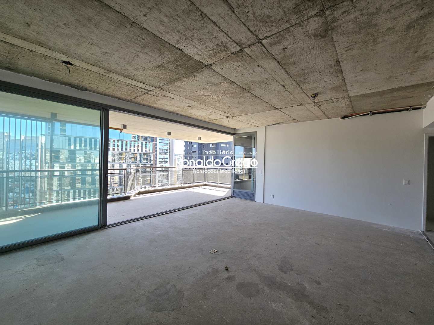 Apartamento à venda com 3 quartos, 197m² - Foto 16