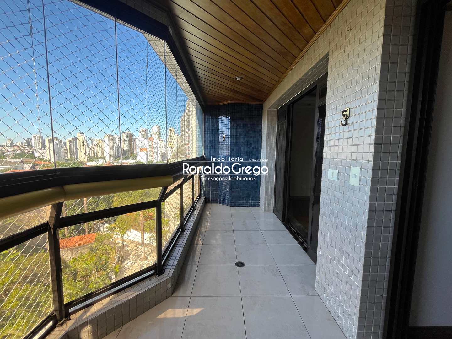 Apartamento com 4 dorms, 2 suites 3 vaas 2 varanda