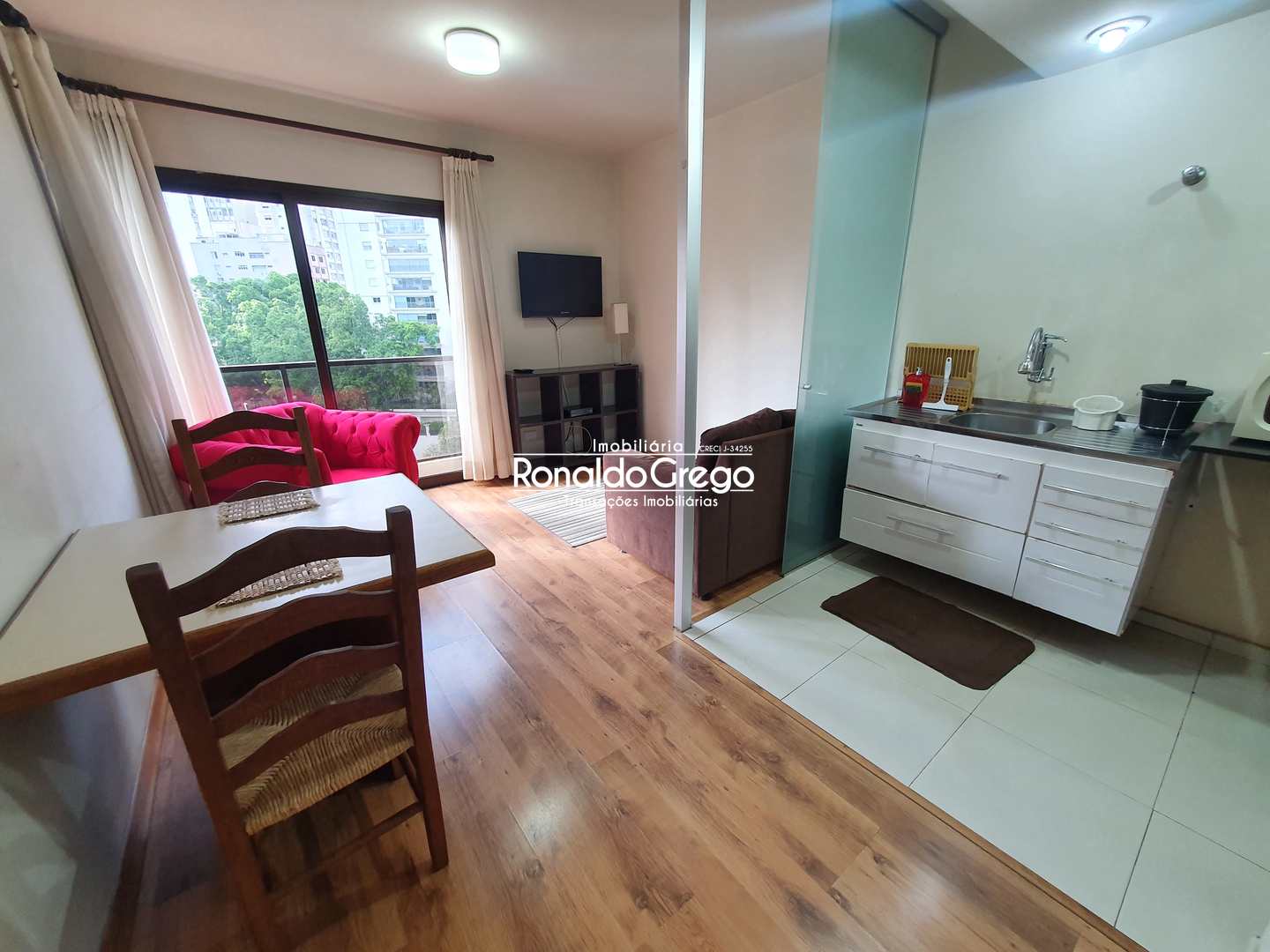 Flat com 1 dorm, planta diferenciada no Jardins.