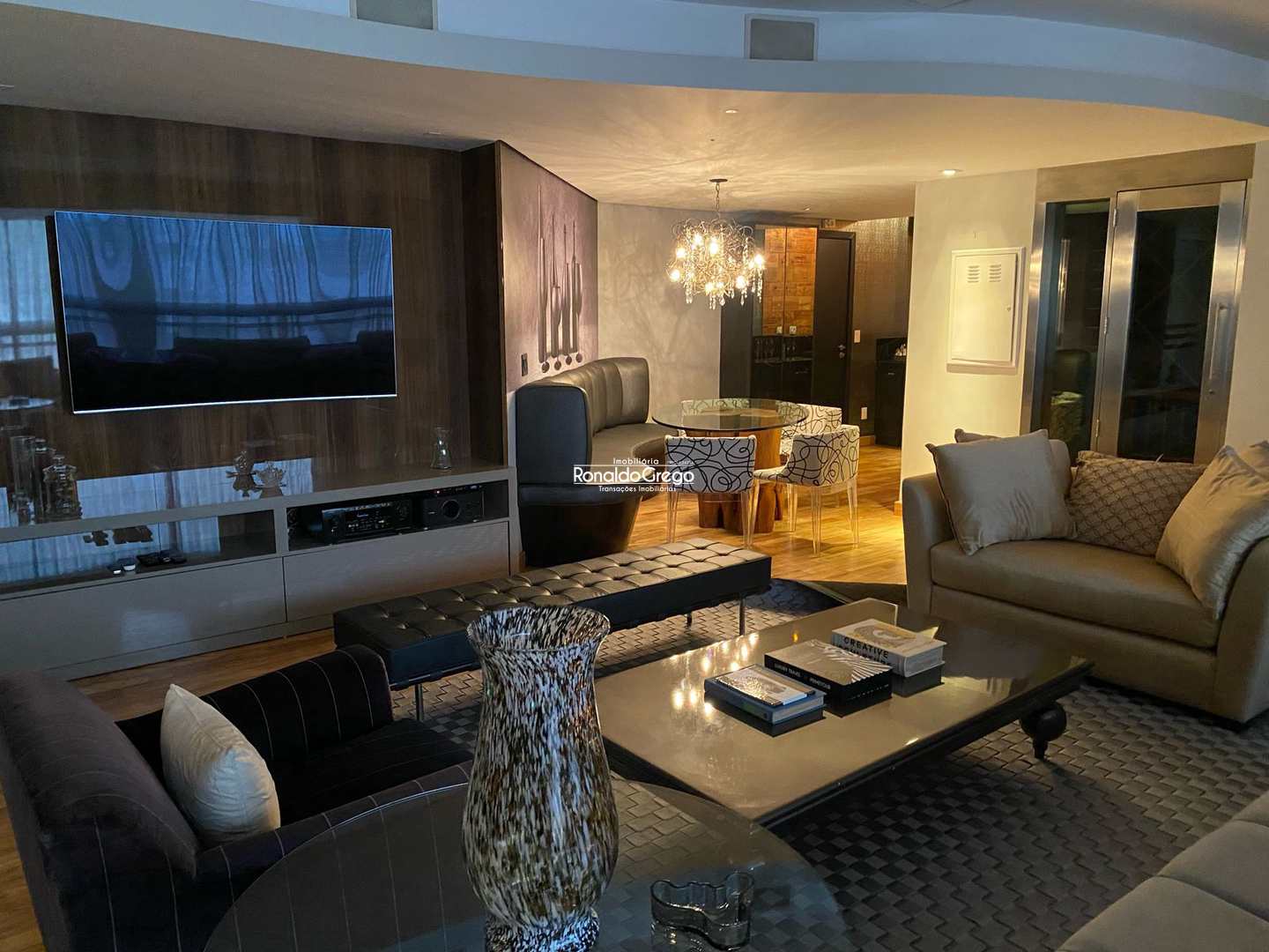Flat/Apart Hotel à venda e aluguel com 3 quartos, 240m² - Foto 2