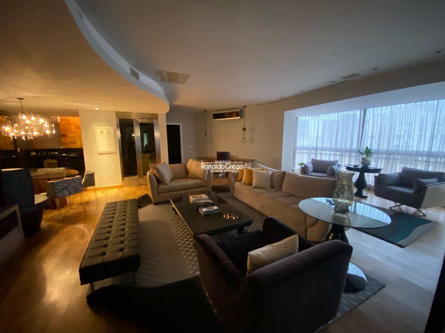 Flat/Apart Hotel à venda e aluguel com 3 quartos, 240m² - Foto 1